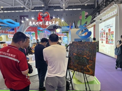 龍門農(nóng)民畫閃耀文博會(huì) 非遺傳承繪新篇，文化傳播綻異彩